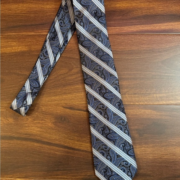 Stylish PRONTO UOMO Silk Blue and Gray Striped Tie - Picture 2 of 10